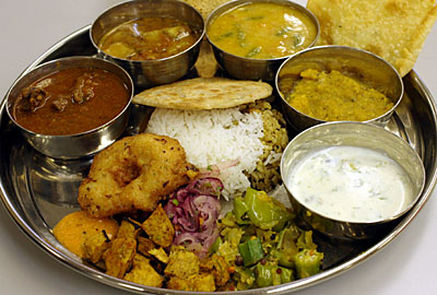 完成したインド料理の盛りつけ例　小
