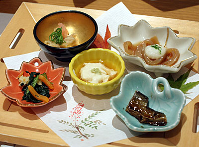 出来合いの珍味を並べただけの八寸