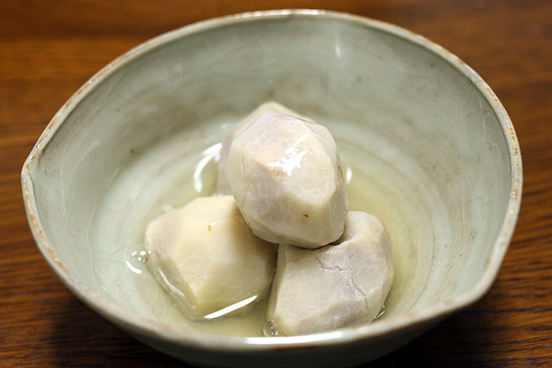 奈良の庭で出来た 小芋 はモノが良かった こんなの食べたよ