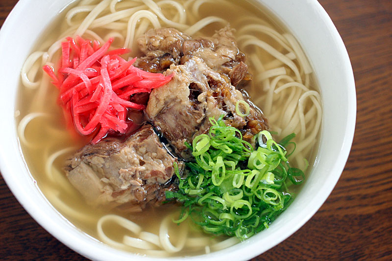 軟骨ソーキの煮付けと沖縄そば こんなの食べたよ