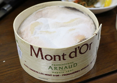 ＬＡＫＳＡさん差し入れのウォッシュ系「モンドールチーズ（Mont d'Or）」