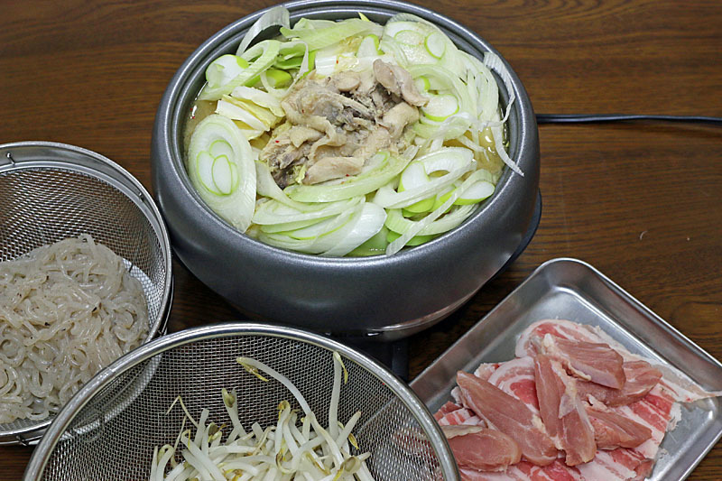 久しぶりに石川県名物のまつや「とり野菜みそ」: こんなの食べたよ