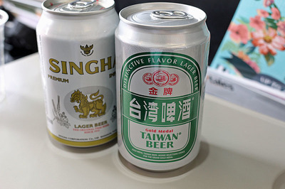 台湾ビールとシンハーでスタート