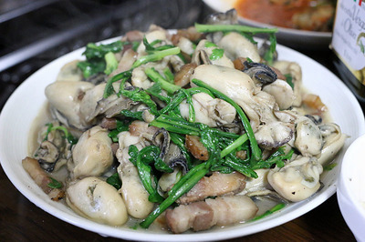 牡蠣と菊菜（春菊）のベーコン炒め