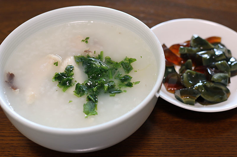 久しぶりに鶏とピータンの中華粥 こんなの食べたよ