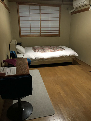 長野市の「あずまの湯」の客室
