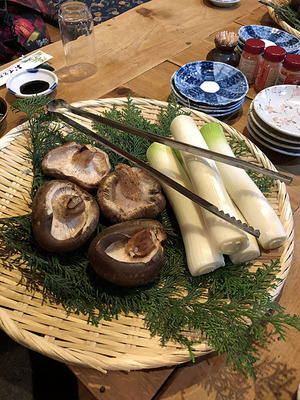 焼き物は肉厚椎茸と徳島の浜葱