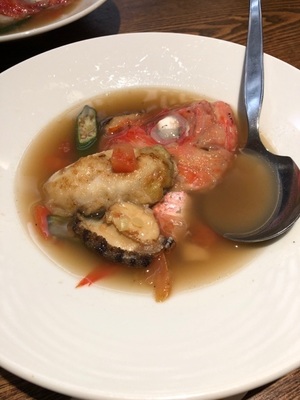 金目鯛カマ、牡蛎、アワビの煮込みスープ
